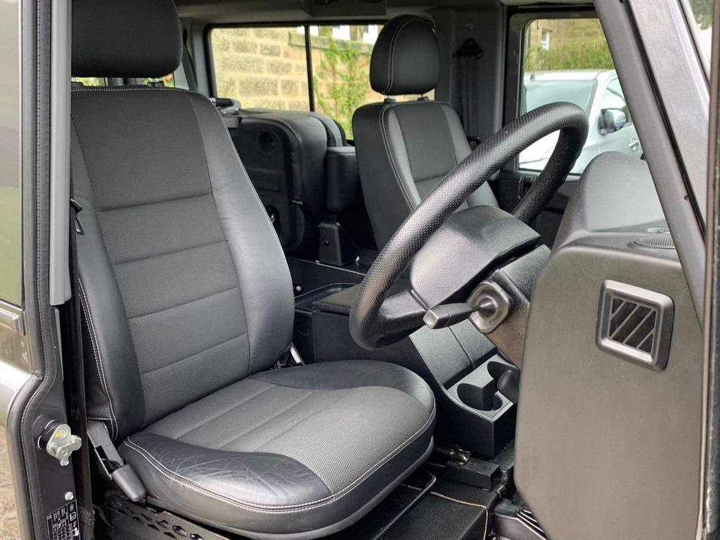 Used Land Rover Defender 2013 for sale - 77630065: Photo 5