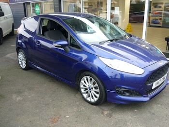 Used Ford Fiesta 2017 for sale - 77071734: Photo