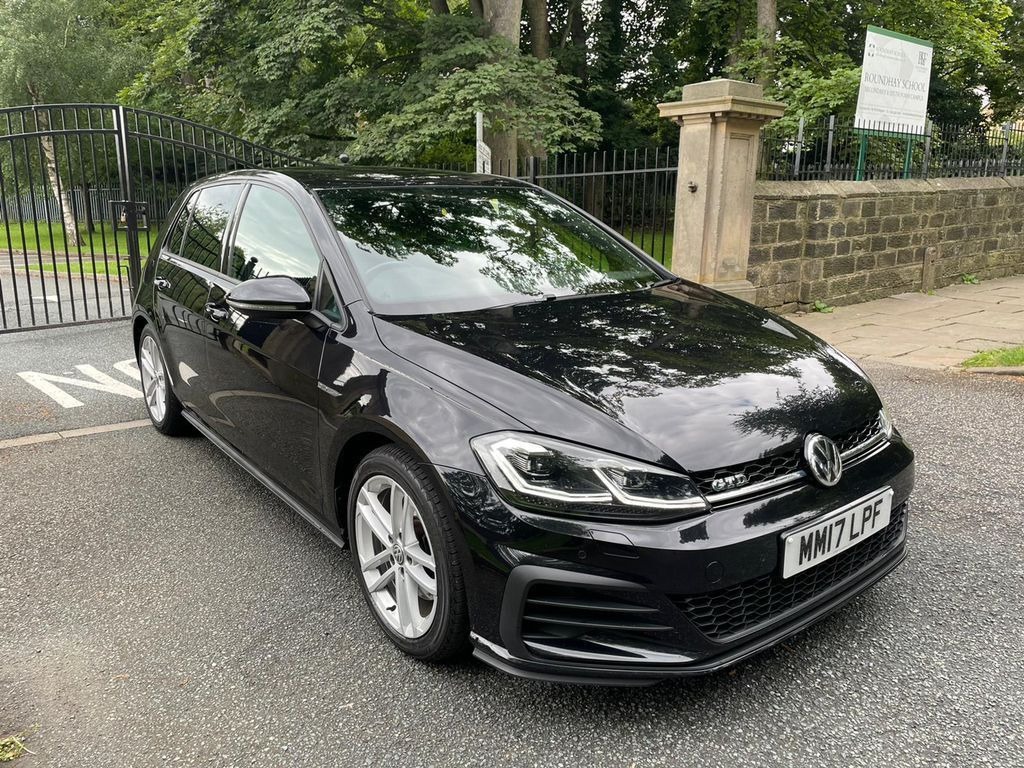 Used Volkswagen Golf 2017 for sale - 77630039: Photo 3