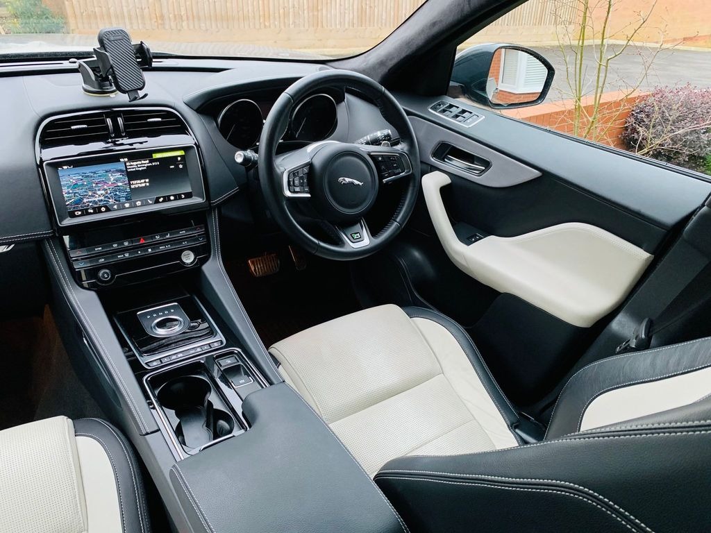 Used Jaguar F-Pace 2018 for sale - 77630061: Photo 2
