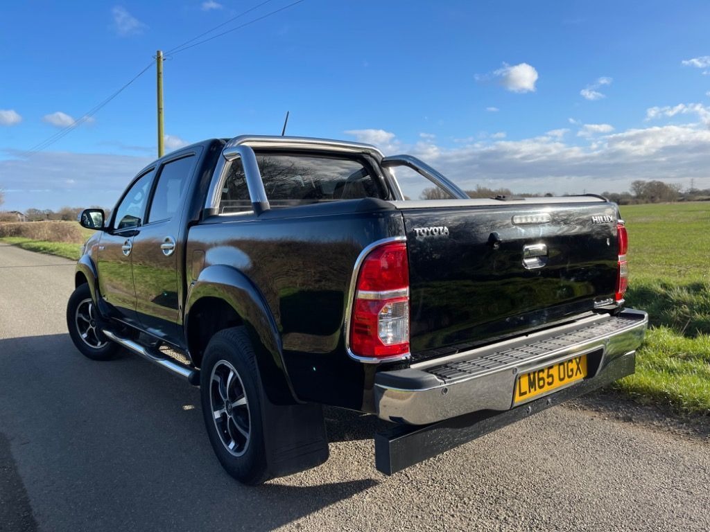 Used Toyota Hilux 2015 for sale - 77629751: Photo 2