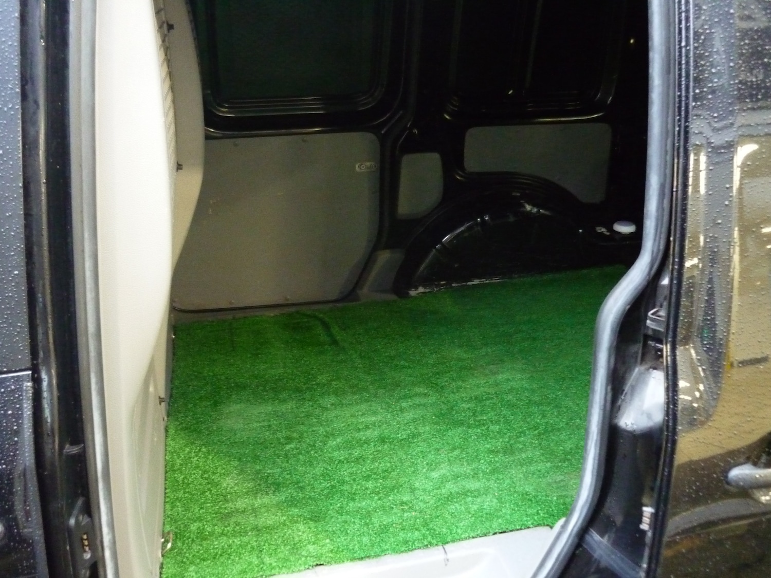 Used Volkswagen Caddy 2010 for sale - 77282077: Photo 11