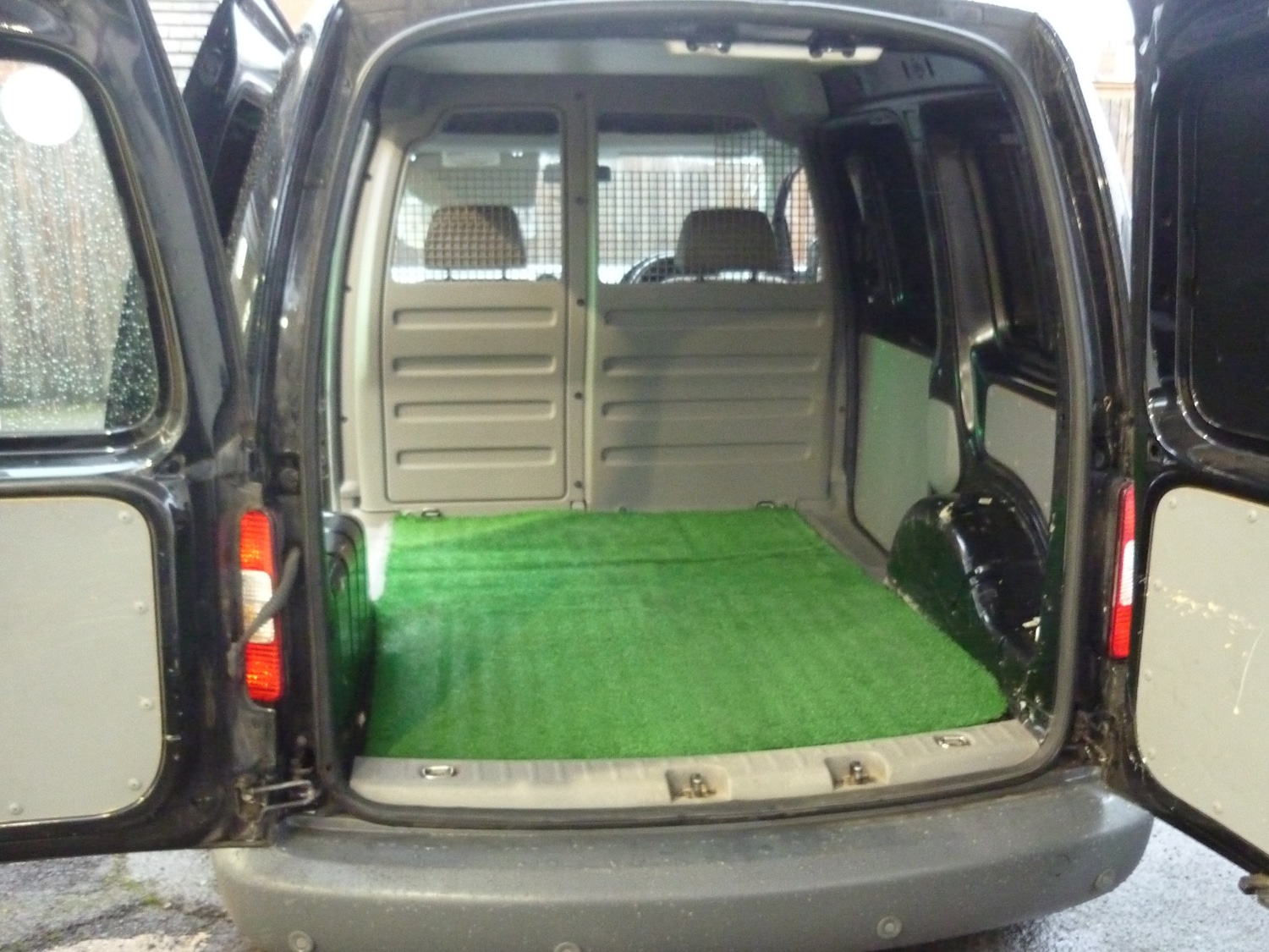 Used Volkswagen Caddy 2010 for sale - 77282077: Photo 4