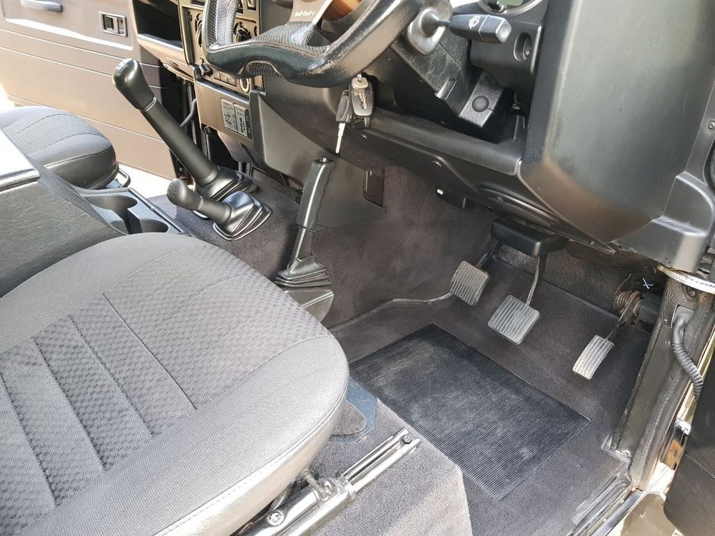 Used Land Rover Defender 2009 for sale - 77630105: Photo 10