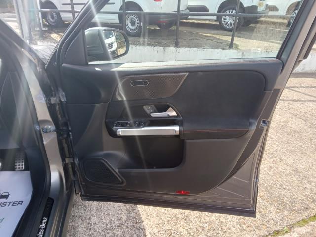 Used Mercedes-Benz GLB 2023 for sale - 76531435: Photo 33