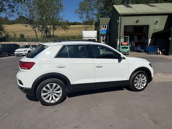 Used Volkswagen T-Roc 2019 for sale - 79033158: Photo