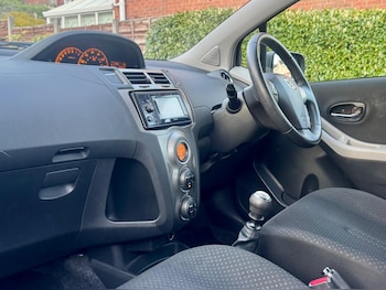 Used Toyota Yaris 2011 for sale - 78384684: Photo