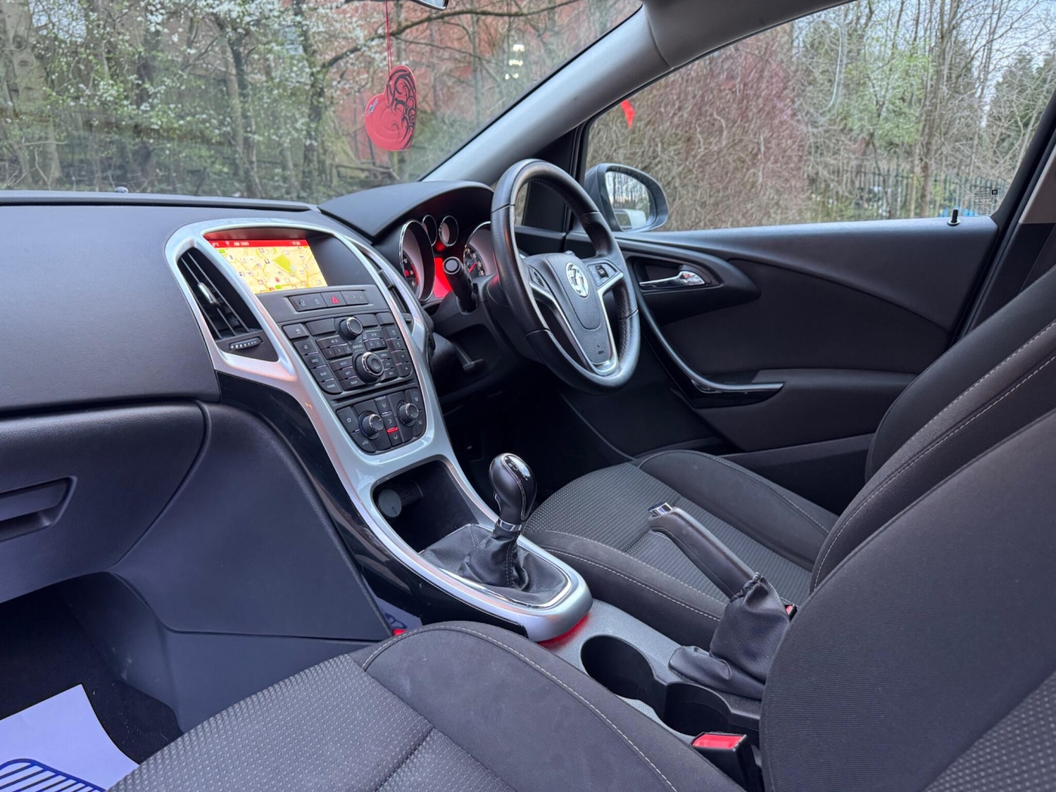 Used Vauxhall Astra 2015 for sale - 78100940: Photo 2