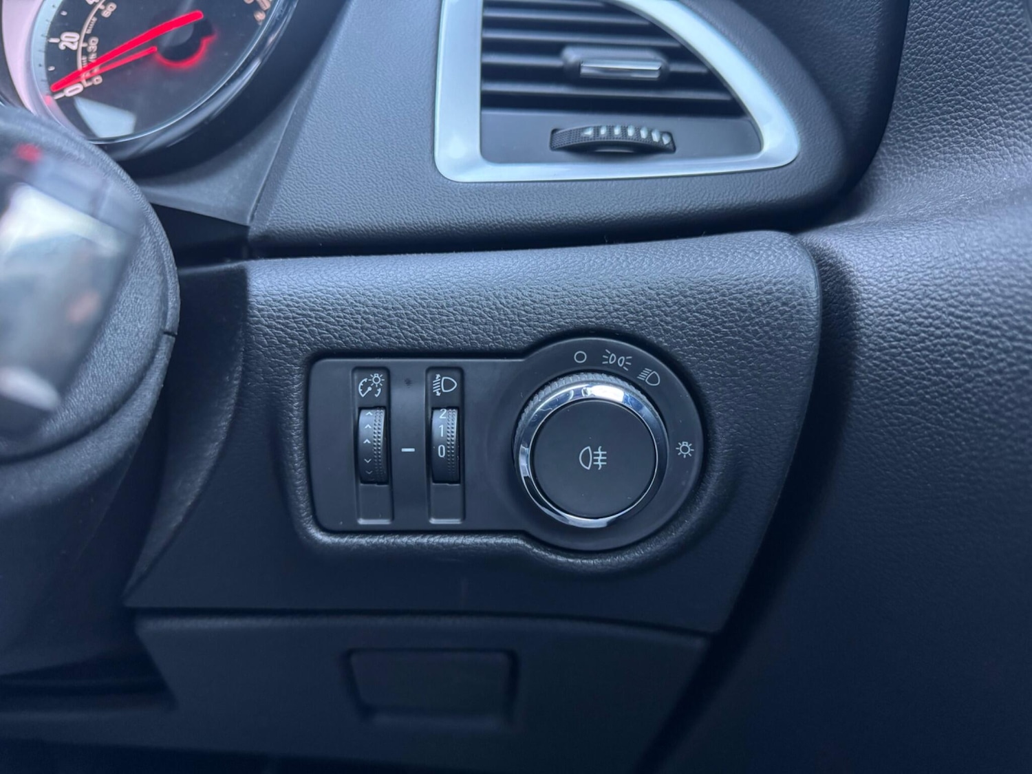 Used Vauxhall Astra 2015 for sale - 78100940: Photo 29