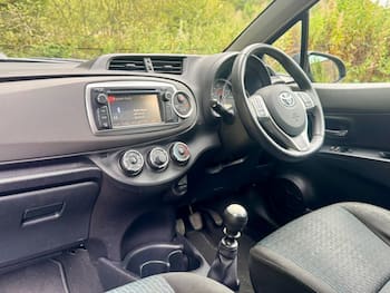 Used Toyota Yaris 2012 for sale - 79740921: Photo