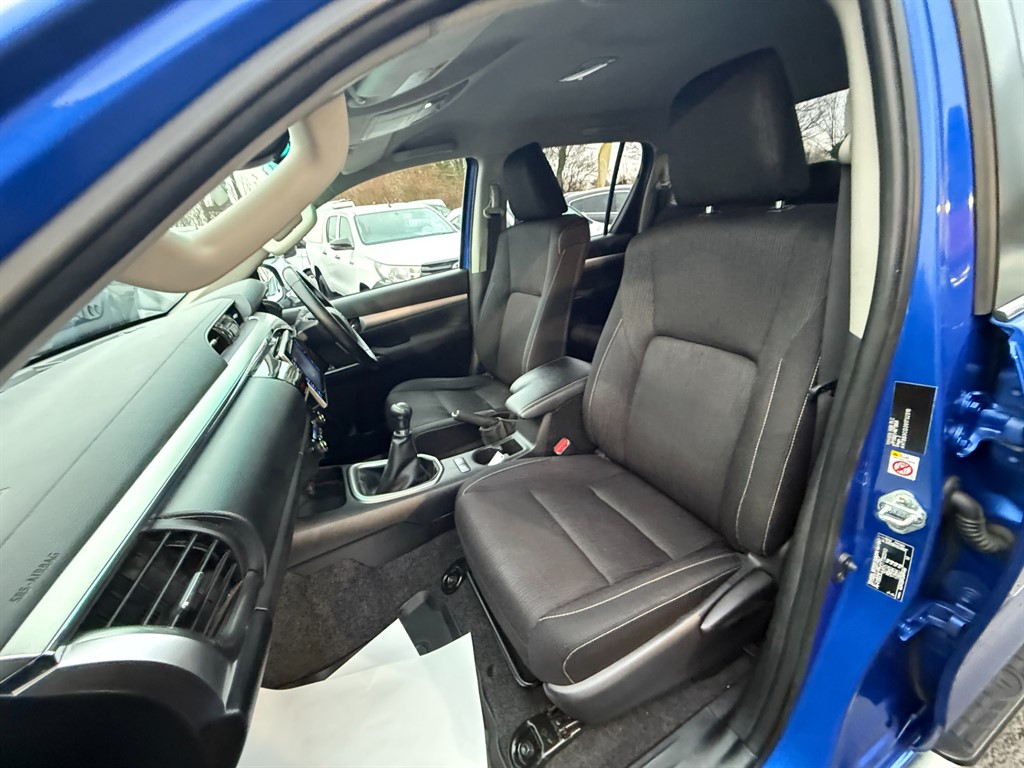 Used Toyota Hilux 2017 for sale - 76928320: Photo 10