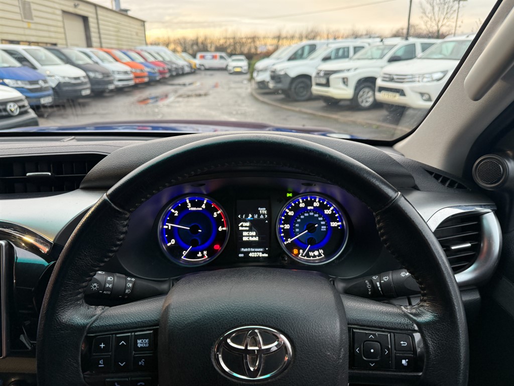 Used Toyota Hilux 2017 for sale - 76928320: Photo 17