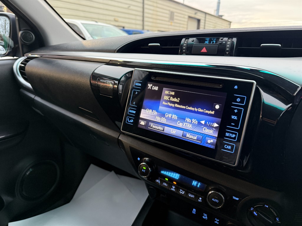 Used Toyota Hilux 2017 for sale - 76928320: Photo 18