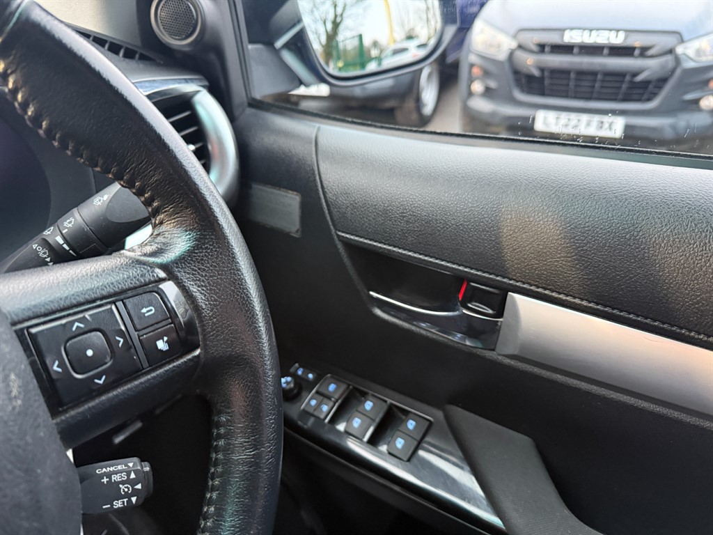 Used Toyota Hilux 2017 for sale - 76928320: Photo 19