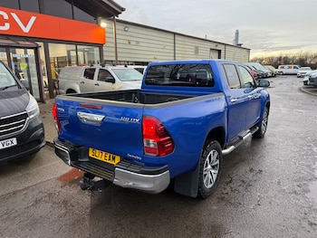 Used Toyota Hilux 2017 for sale - 76928320: Photo