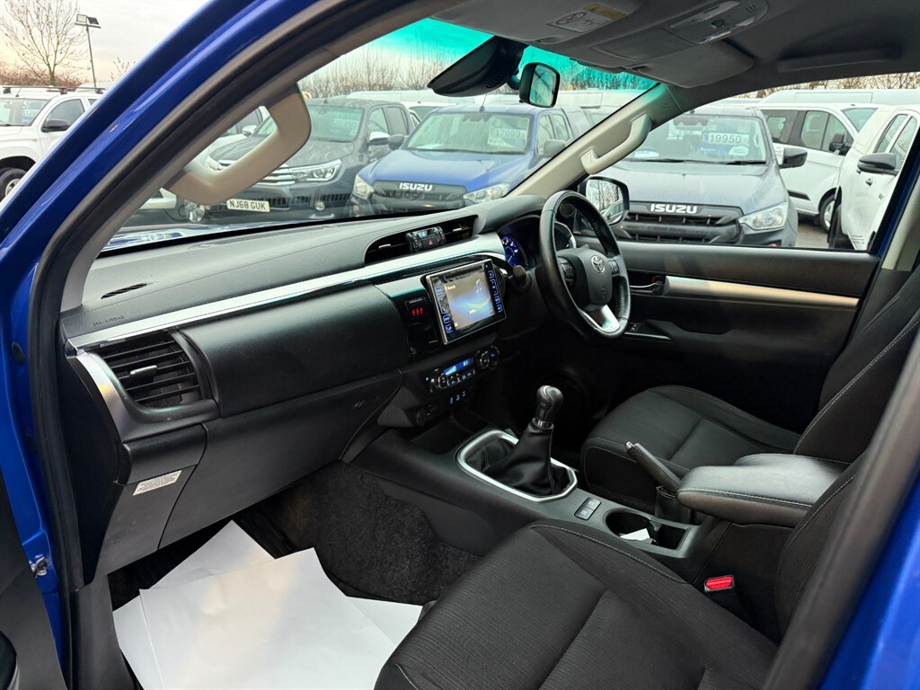 Used Toyota Hilux 2017 for sale - 76928320: Photo 9