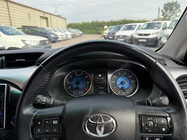 Used Toyota Hilux 2020 for sale - 75569860: Photo 10