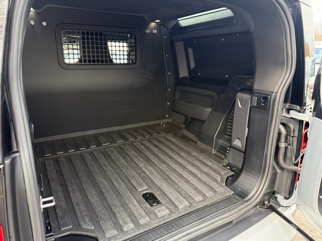 Used Land Rover Defender 2023 for sale - 77746363: Photo 8