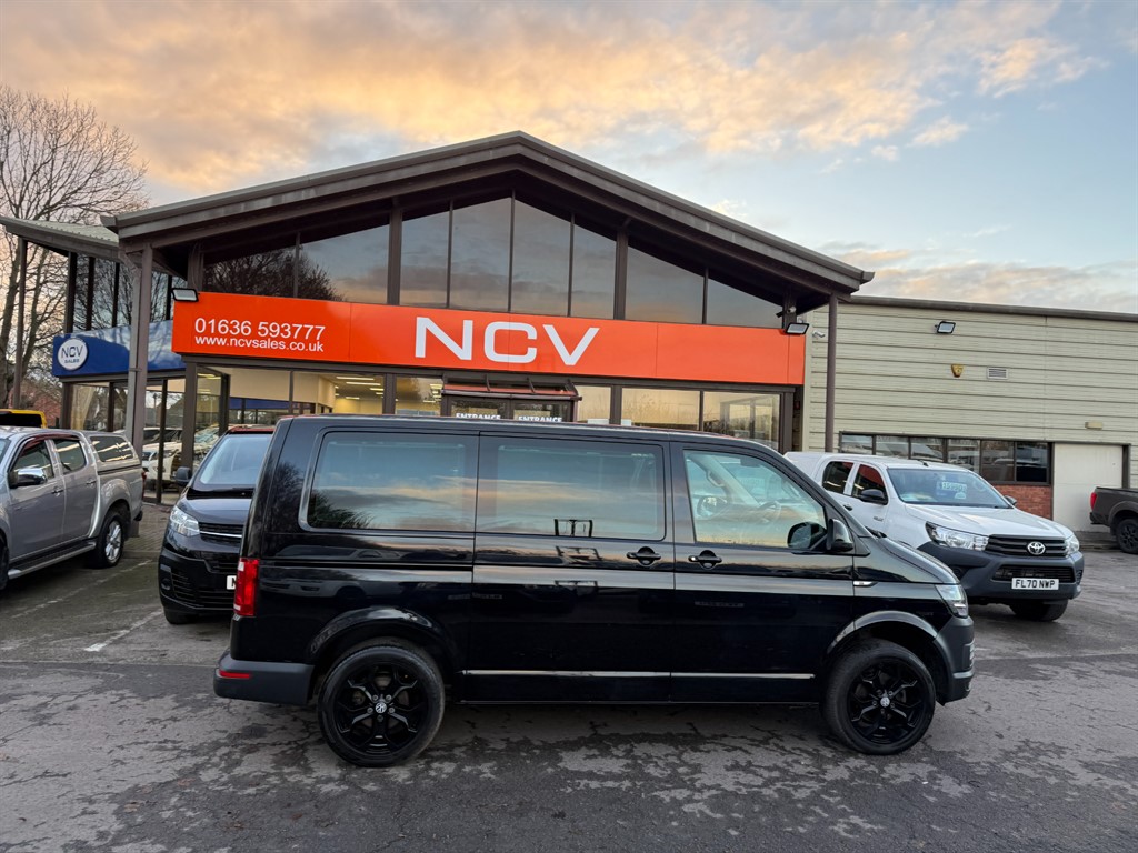 Used Volkswagen Transporter Shuttle 2018 for sale - 76640617: Photo 2