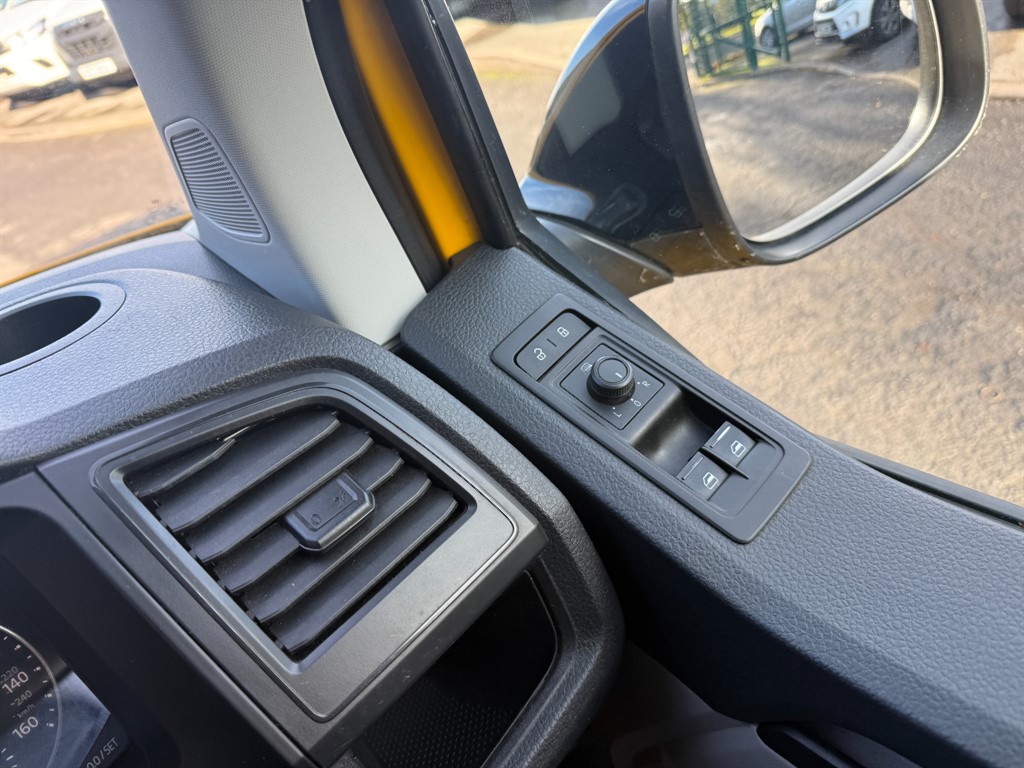 Used Volkswagen Transporter 2017 for sale - 76415451: Photo 23