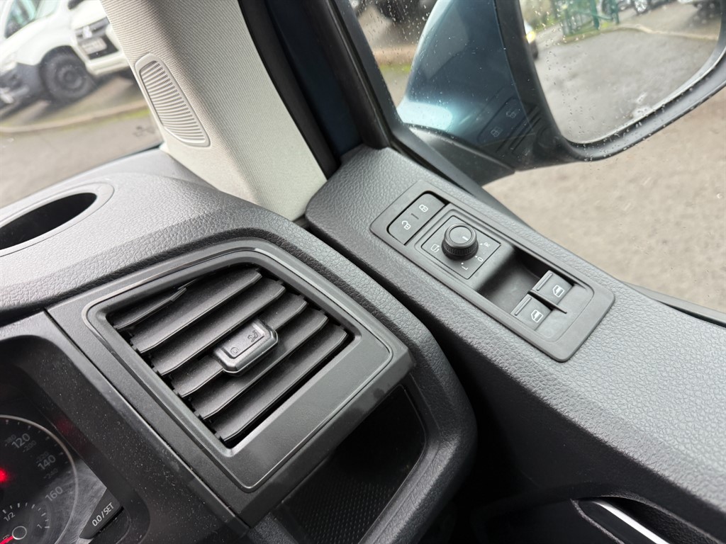 Used Volkswagen Transporter 2019 for sale - 76984381: Photo 30