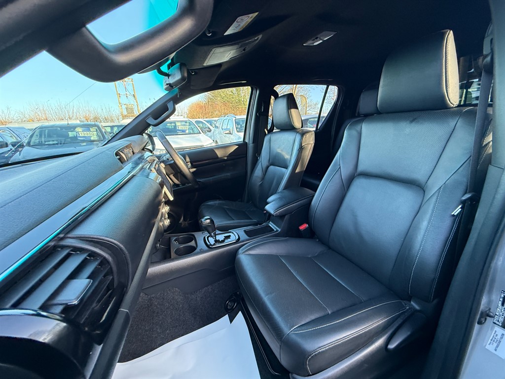 Used Toyota Hilux 2020 for sale - 77005600: Photo 12