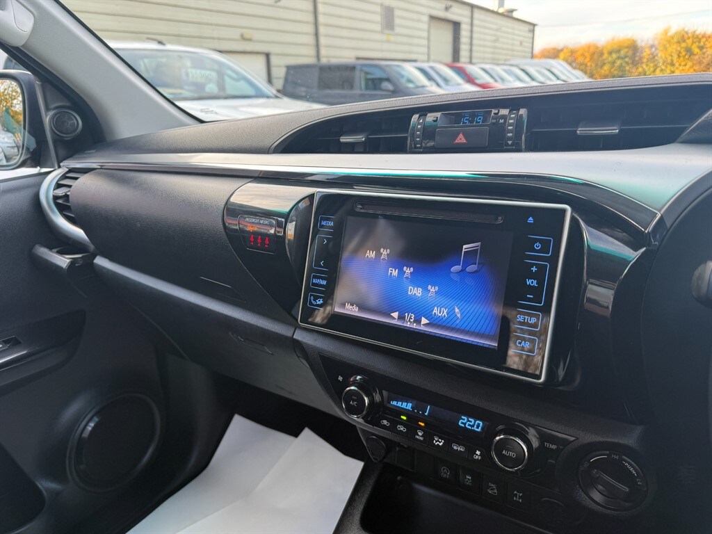 Used Toyota Hilux 2018 for sale - 76438234: Photo 18