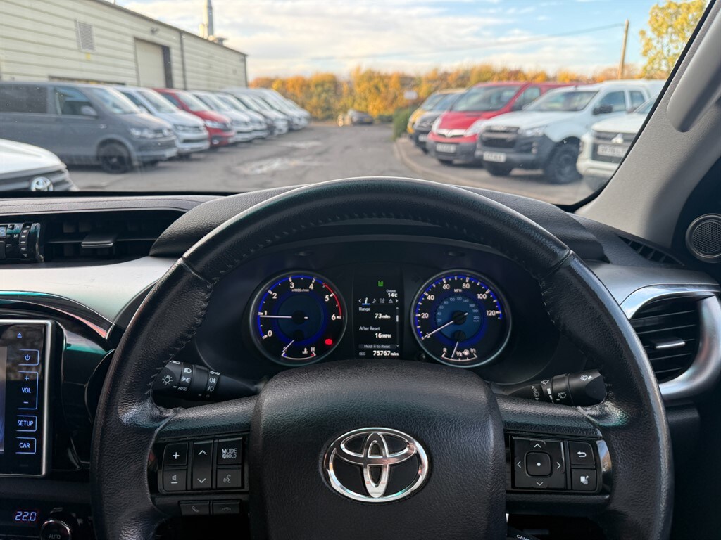 Used Toyota Hilux 2018 for sale - 76438234: Photo 19