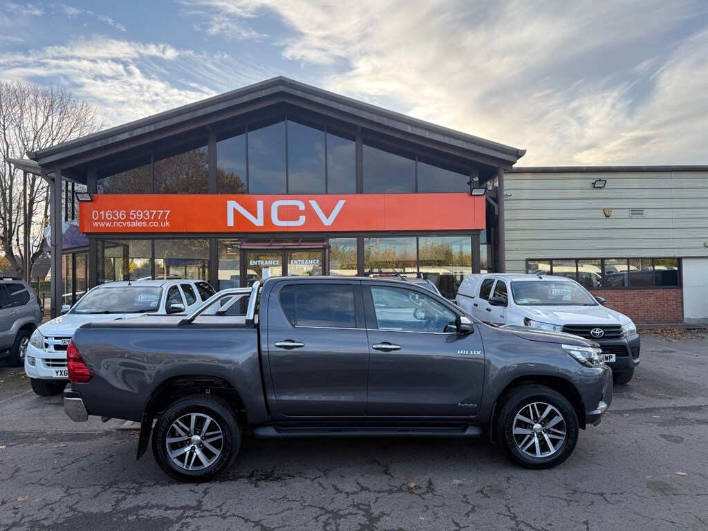 Used Toyota Hilux 2018 for sale - 76438234: Photo 2
