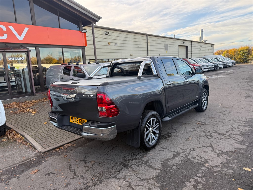Used Toyota Hilux 2018 for sale - 76438234: Photo 3