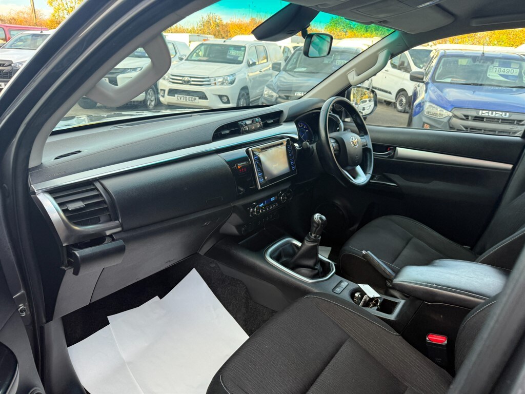 Used Toyota Hilux 2018 for sale - 76438234: Photo 7