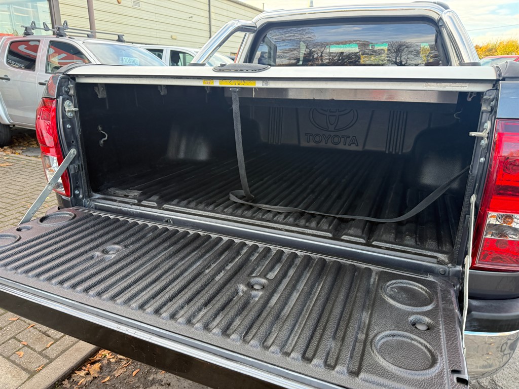 Used Toyota Hilux 2018 for sale - 76438234: Photo 9