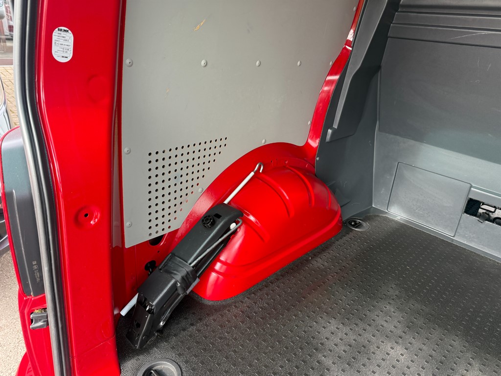 Used Volkswagen Transporter 2018 for sale - 77988822: Photo 14