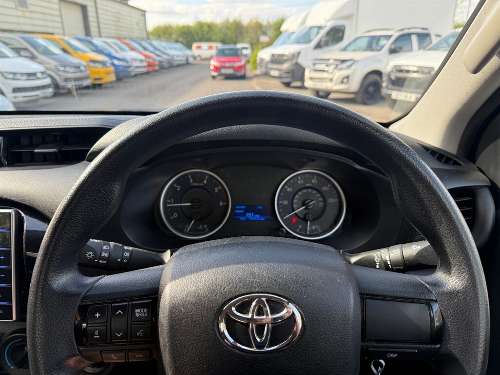 Used Toyota Hilux 2018 for sale - 78207004: Photo 18