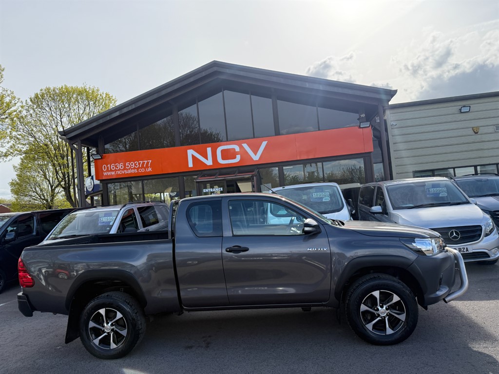 Used Toyota Hilux 2018 for sale - 78207004: Photo 2