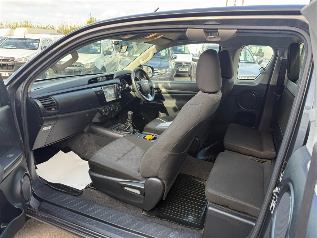 Used Toyota Hilux 2018 for sale - 78207004: Photo 8