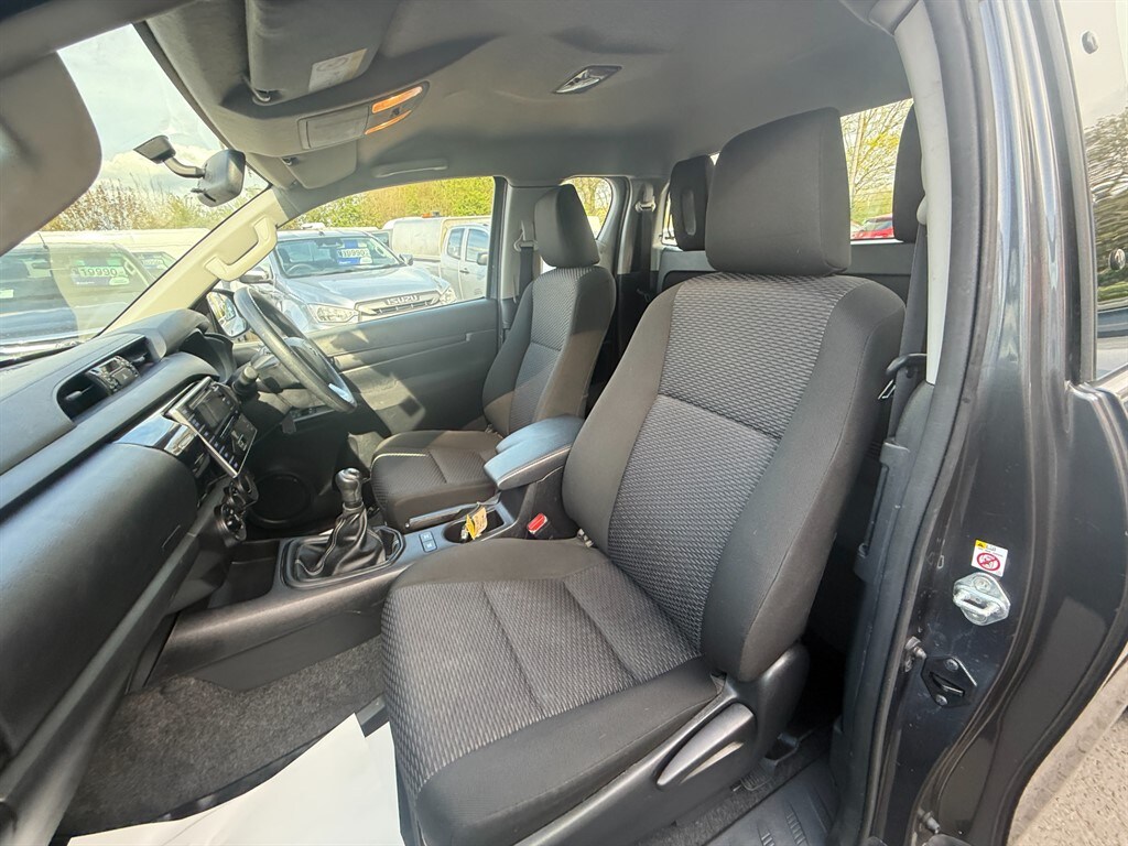 Used Toyota Hilux 2018 for sale - 78207004: Photo 9