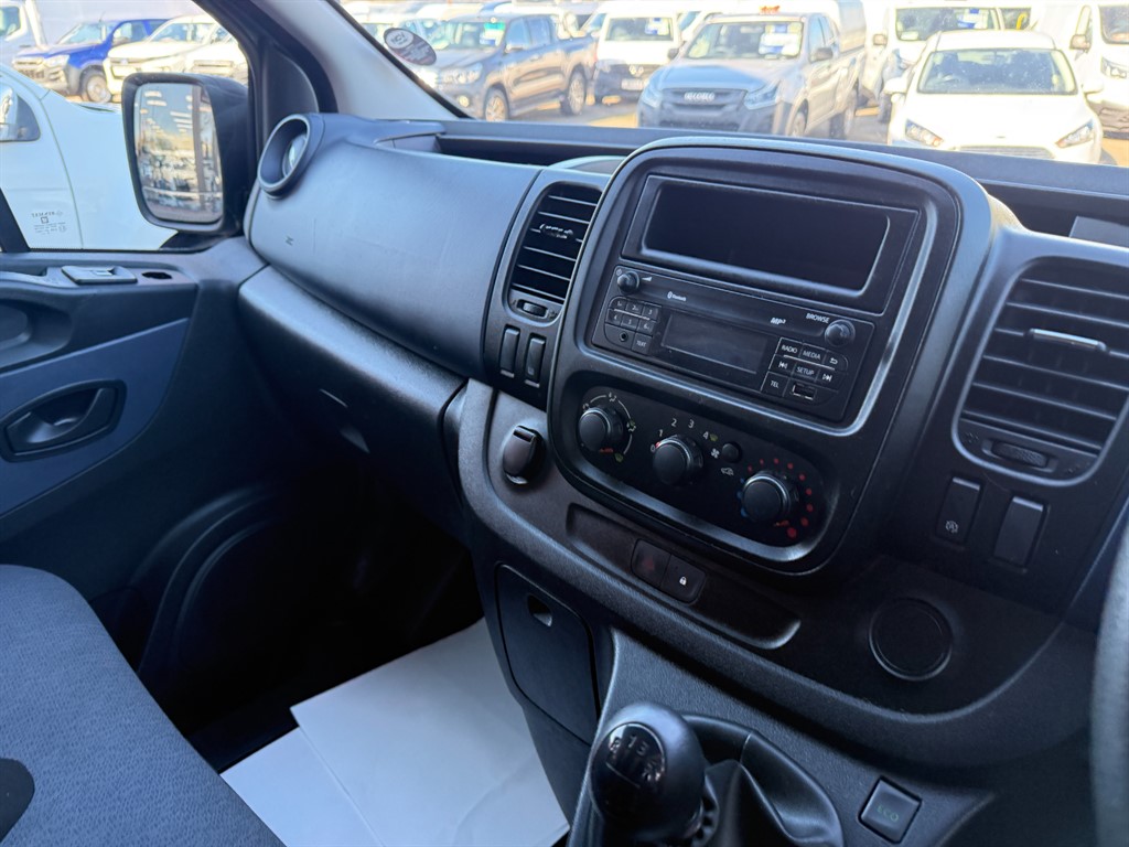 Used Vauxhall Vivaro 2015 for sale - 77950997: Photo 17