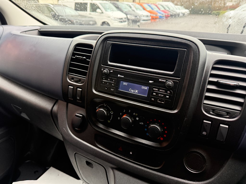 Used Vauxhall Vivaro 2015 for sale - 77198539: Photo 16