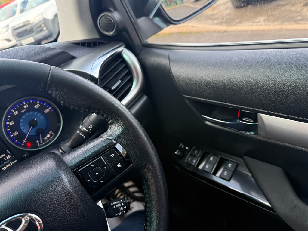 Used Toyota Hilux 2016 for sale - 76355326: Photo 18