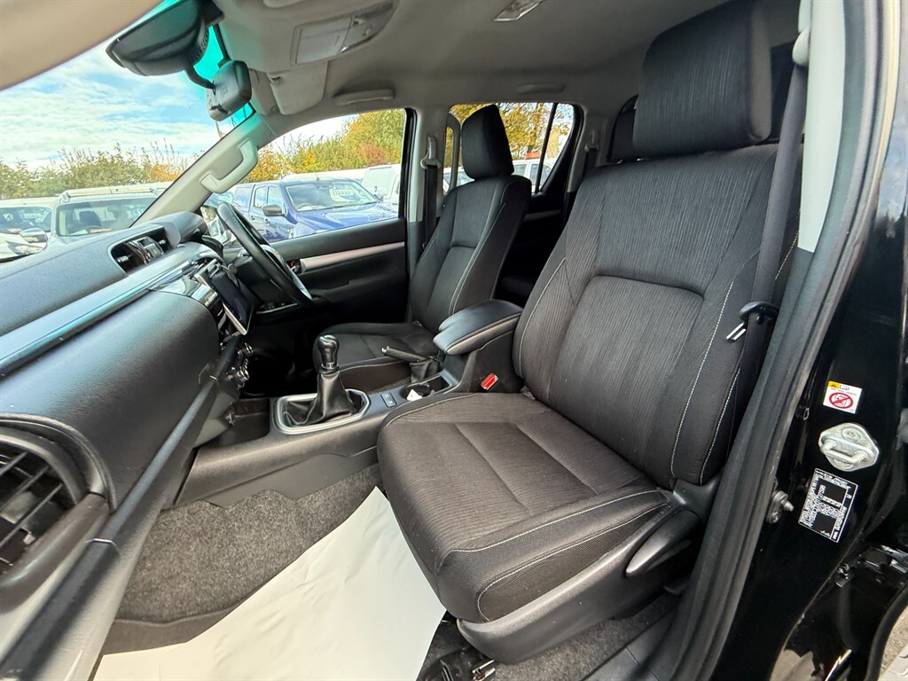 Used Toyota Hilux 2016 for sale - 76355326: Photo 9