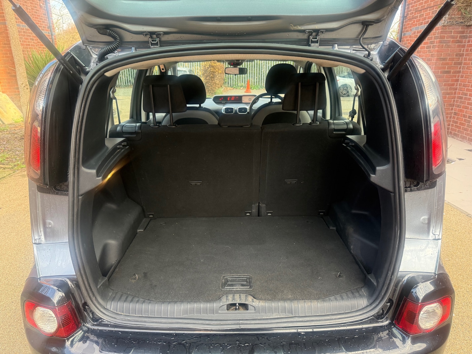 Used Citroen C3 Picasso 2009 for sale - 76947125: Photo 12