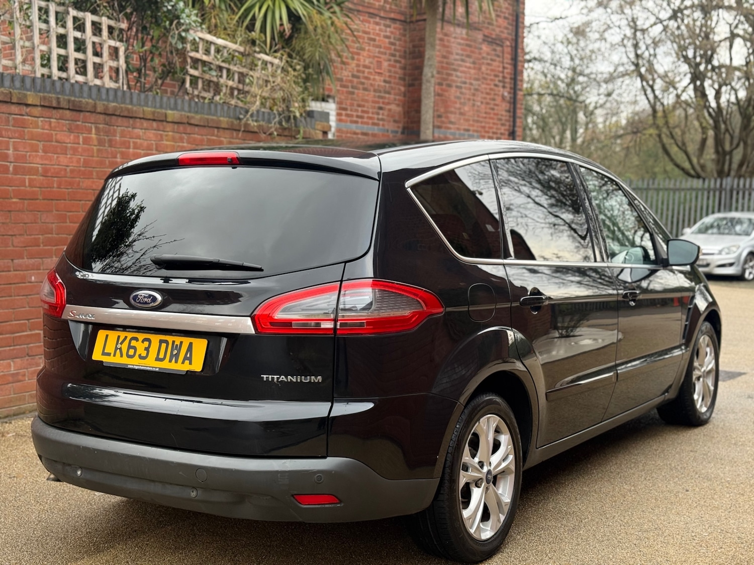 Used Ford S-Max 2013 for sale - 76682640: Photo 11