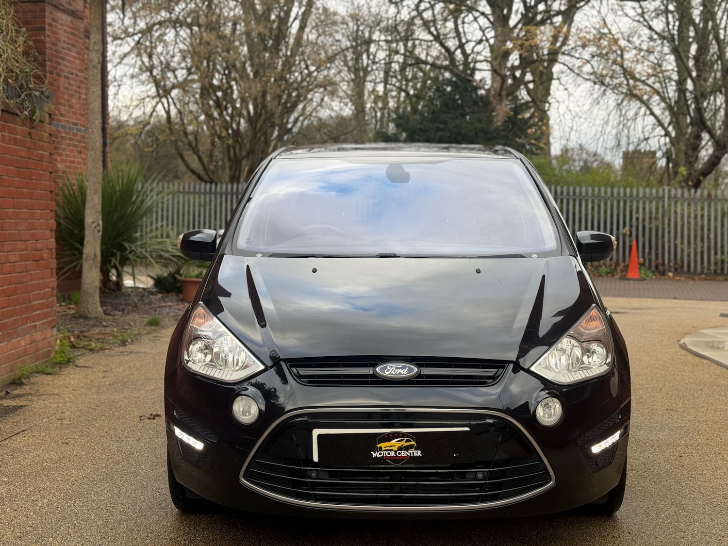 Used Ford S-Max 2013 for sale - 76682640: Photo 2