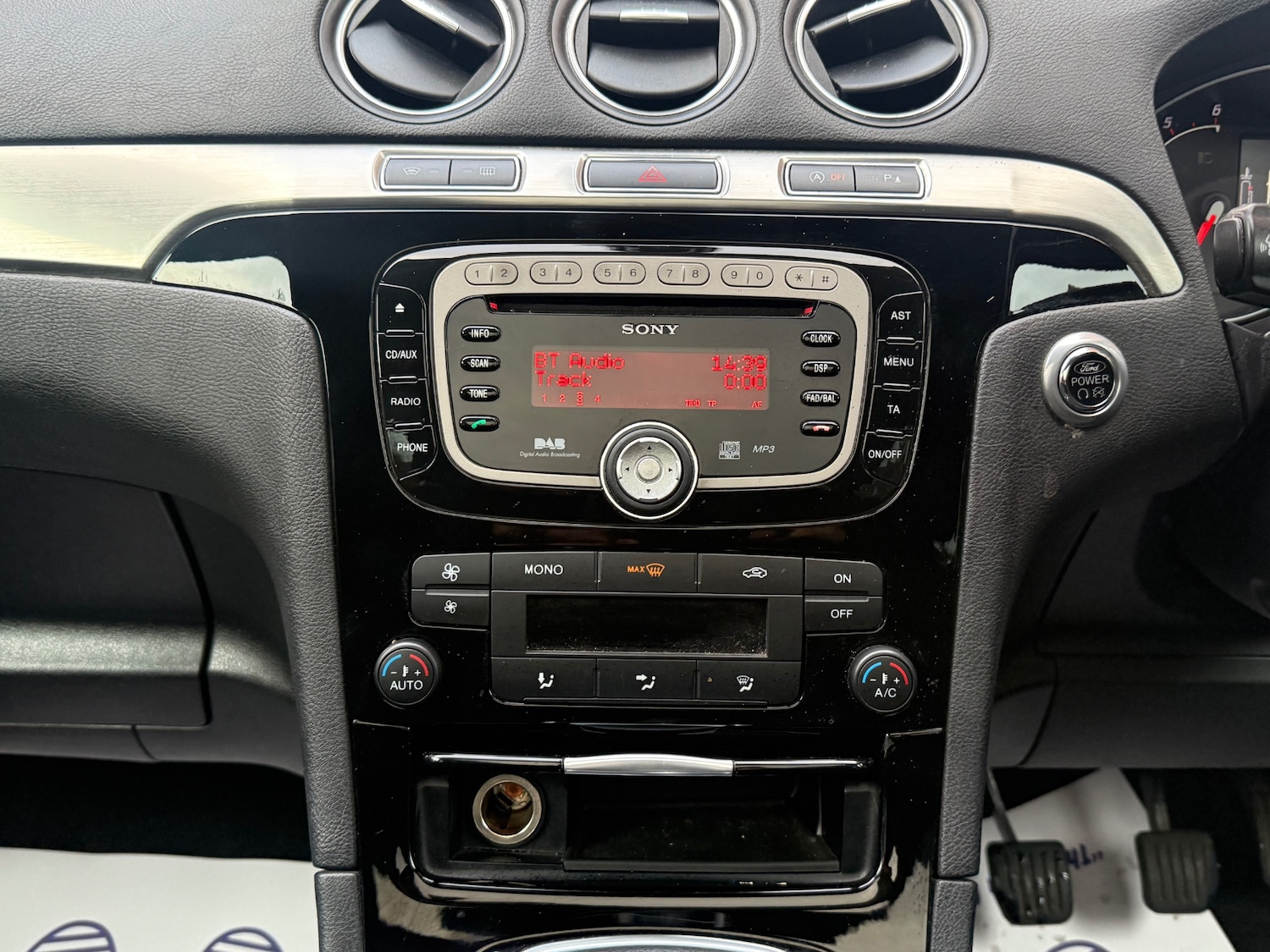 Used Ford S-Max 2013 for sale - 76682640: Photo 26