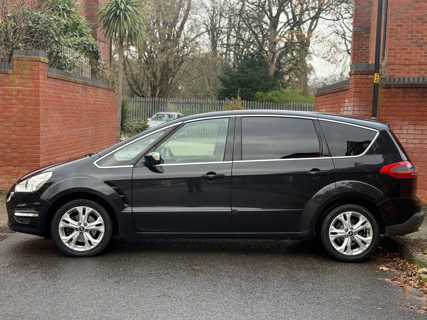 Used Ford S-Max 2013 for sale - 76682640: Photo 7