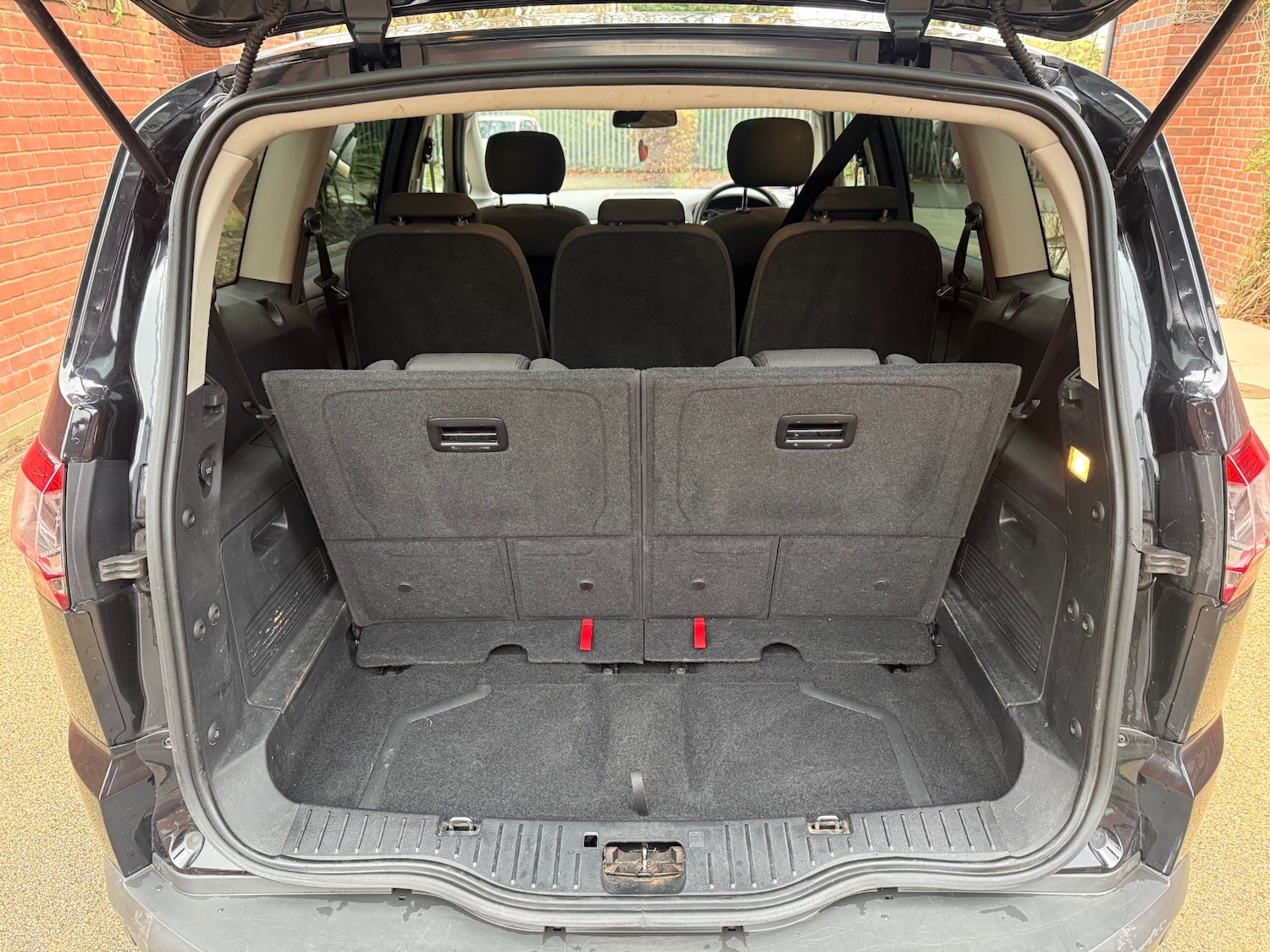 Used Ford S-Max 2013 for sale - 76682640: Photo 9