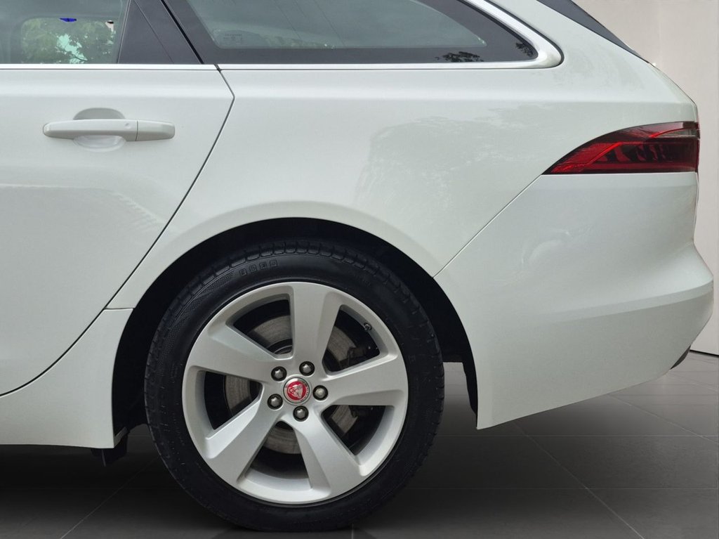 Used Jaguar XF 2018 for sale - 76162717: Photo 33