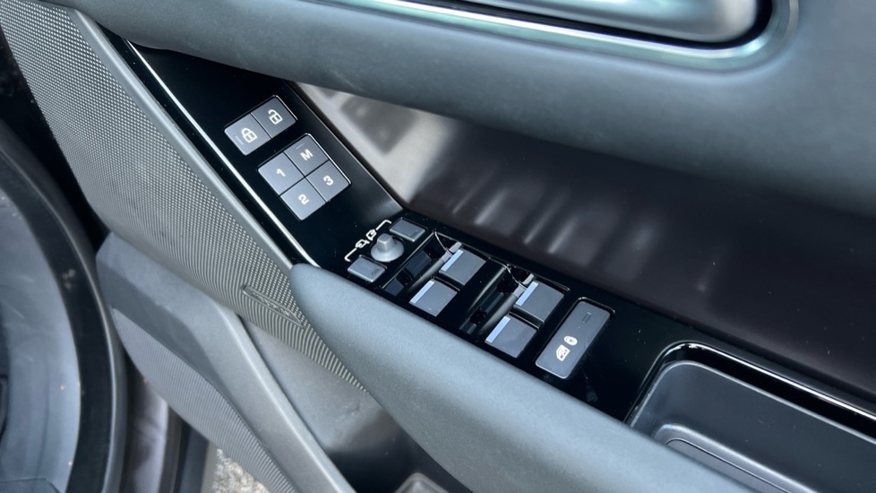 Used Land Rover Range Rover Velar 2025 for sale - 77004940: Photo 41