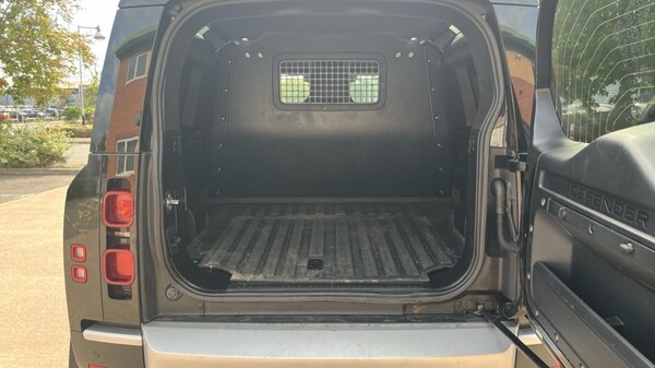 Used Land Rover Defender 2024 for sale - 76191084: Photo 10